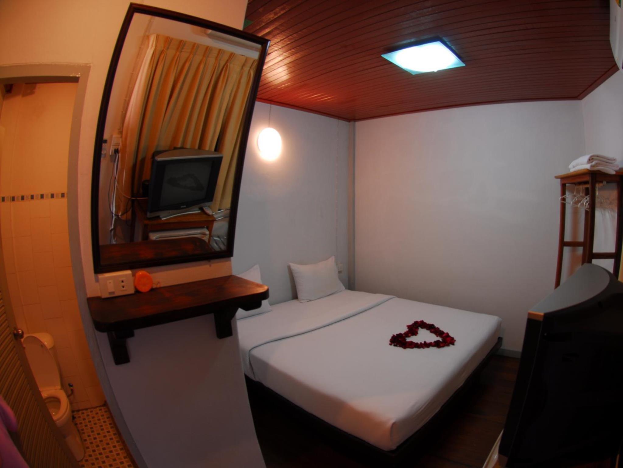 Relax Guesthouse Patong Dış mekan fotoğraf